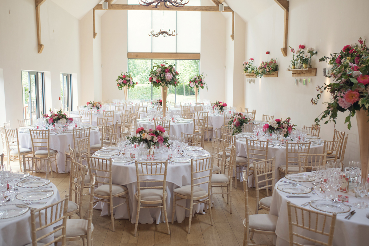 Tall-and-low-centrepieces-at-Millbridge-Court